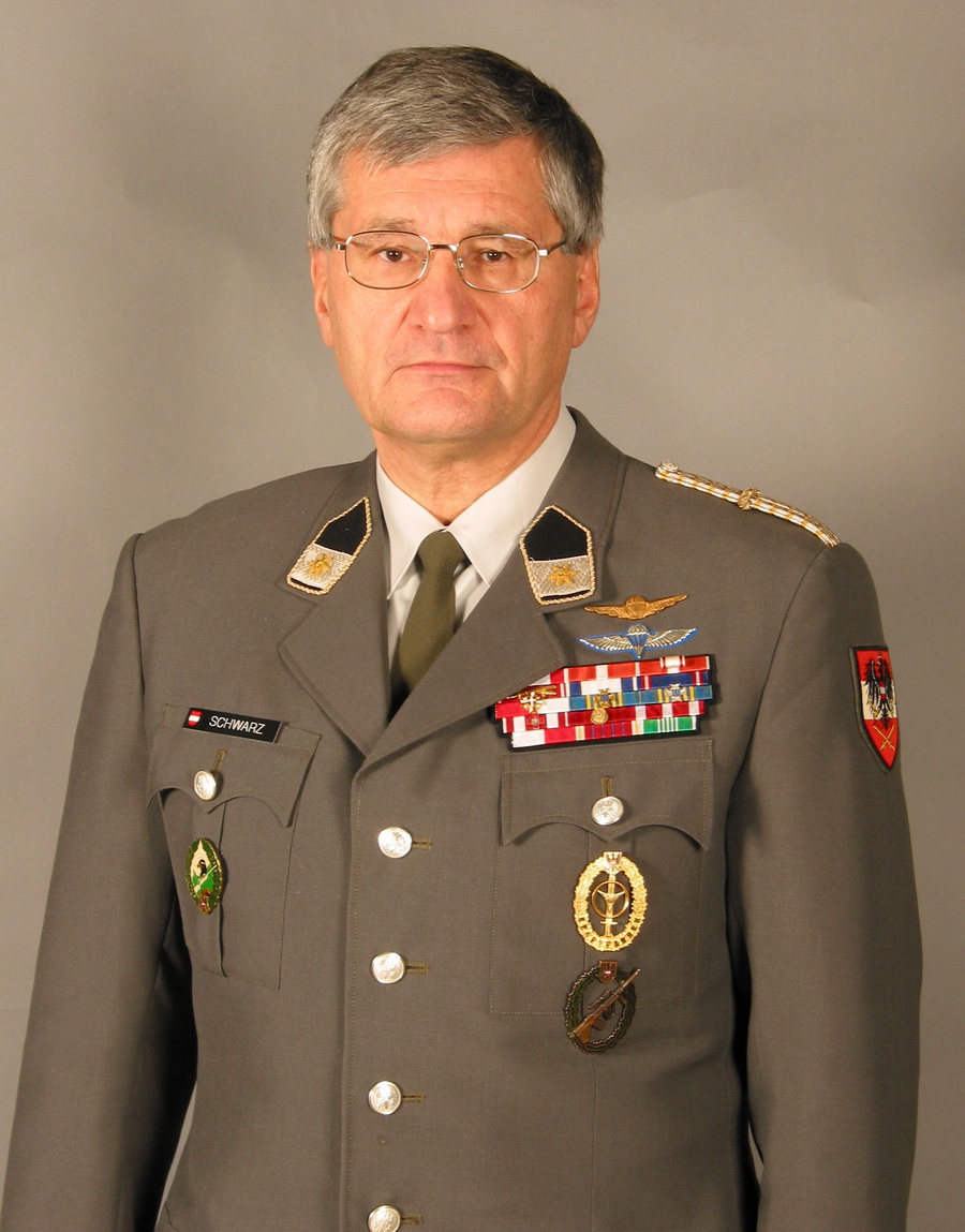Vizeleutnant i.R. Professor Walter A. Schwarz