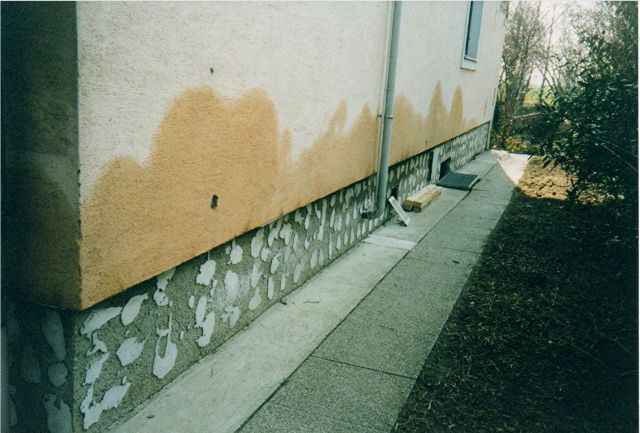 Öl in der Außenmauer